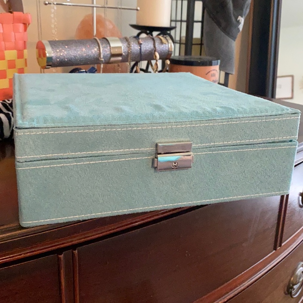 Jewelry box
